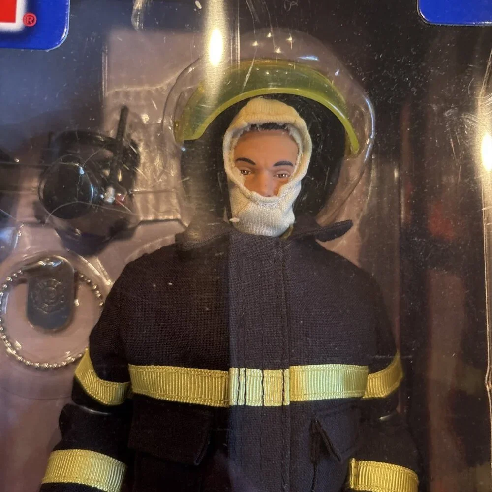 GI Joe 2001 FIREFIGHTER Search & Rescue Hasbro  Fully Equipped‎ Delta 81575